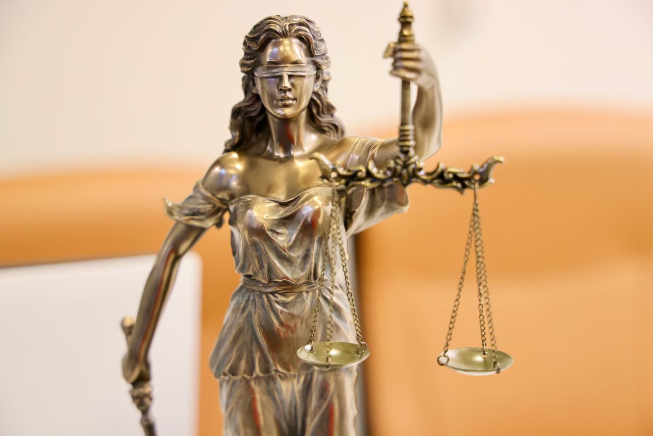 Mastering the First Impression: Your intriguing post title goes here Detailed image of Lady Justice statue, symbolizing fairness and impartiality.